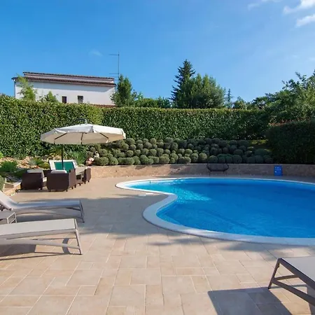 Diora - & וילה Karojba