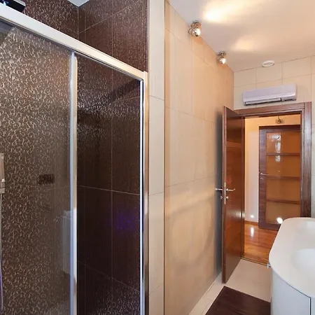 Diora - & וילה *