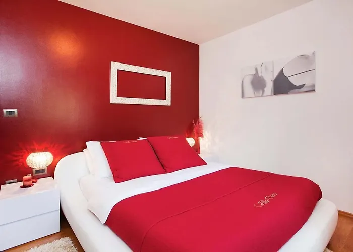Diora - & *